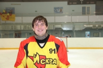 Нападающий ХК «Искра» Николай Степанов